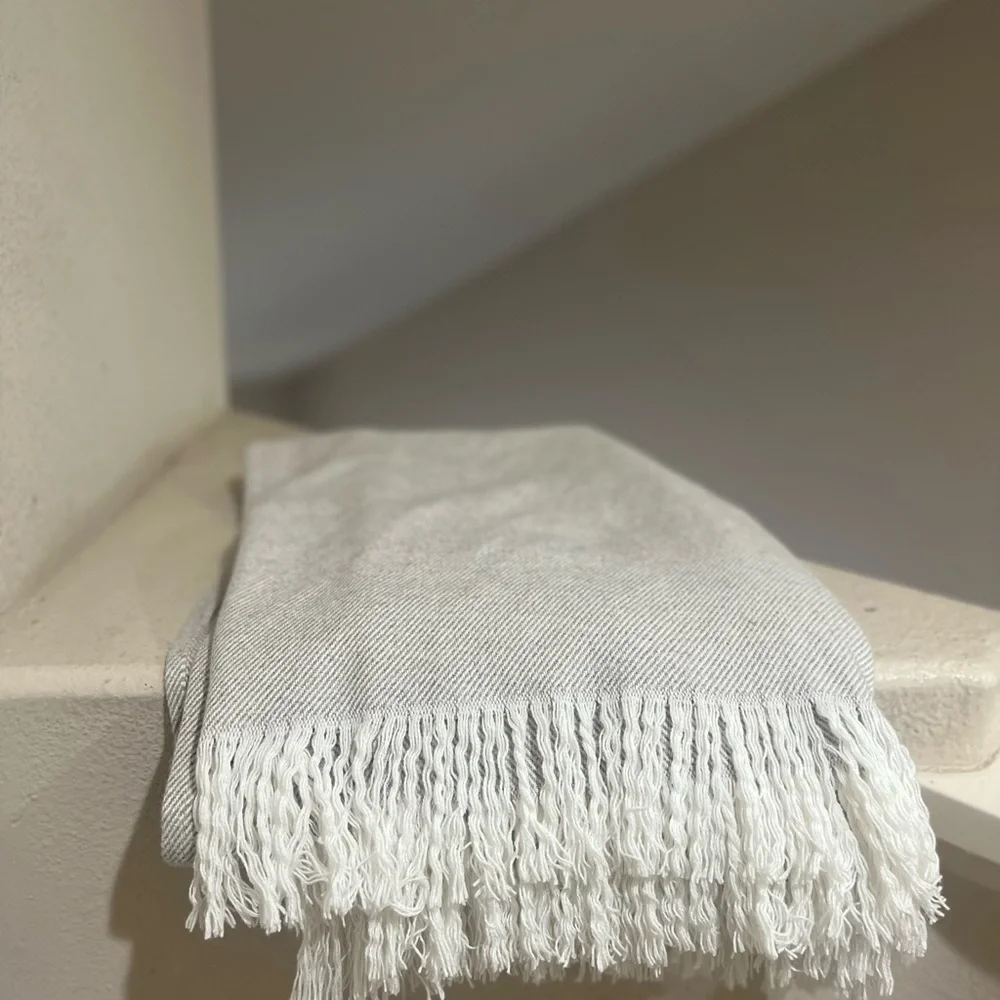 Boll & Branch Throw 85x56‎ Organic Cotton Blanket White and Gray Plaid Fringe